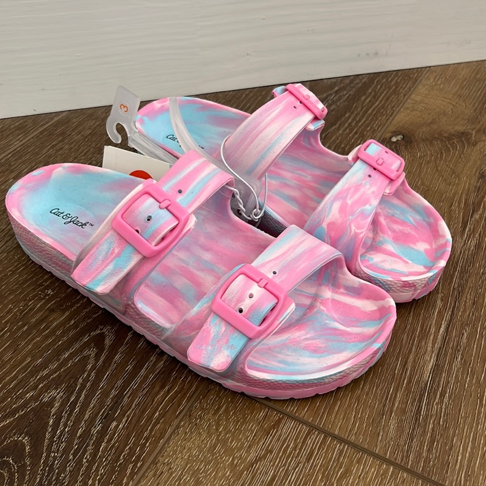NWT Girls footbed sandal - Cat & Jack (Size 3) 🩷🩵